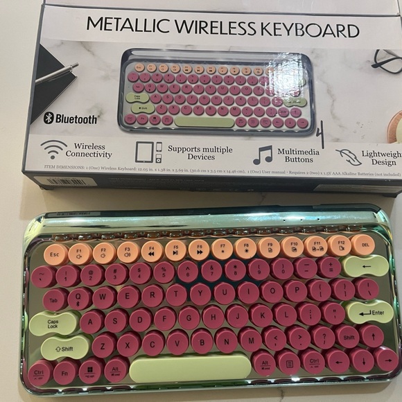 Metallic Wireless Keyboard New Comes - Picture 1 of 5